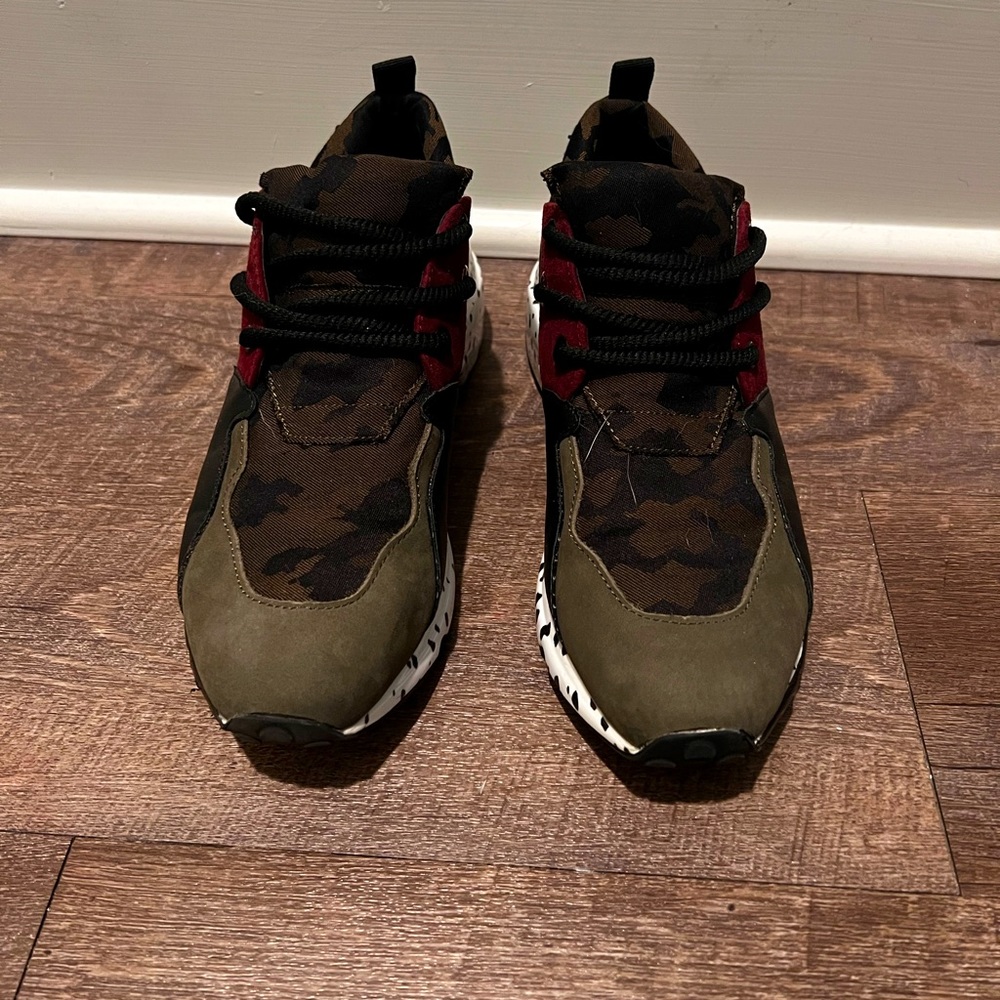 OLIVE CLIFF STEVE MADDEN SNEAKERS